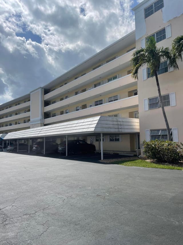 250 JOHN F KENNEDY Drive 308, Atlantis, FL 33462