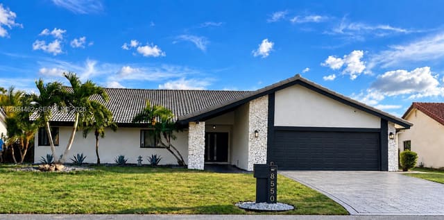 8550 NW 79th Street, Tamarac, FL 33321