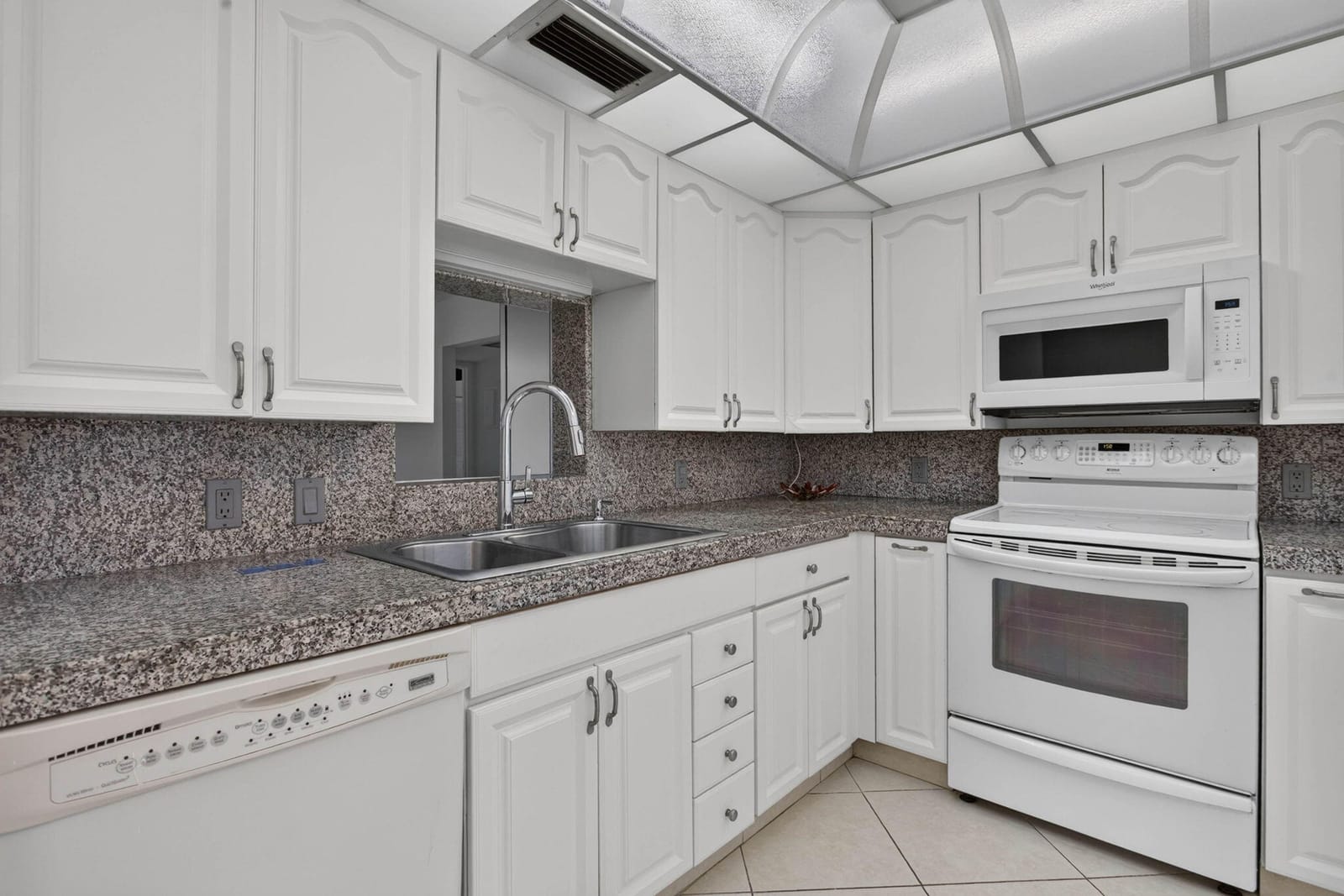 2901 Victoria Circle D4 — photo 2