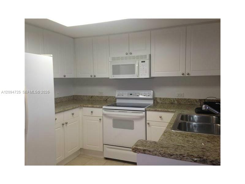 19501 W Country Club Drive 506 — photo 2