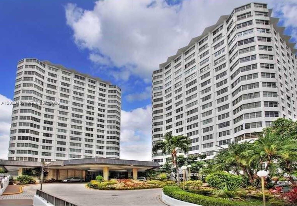999 Brickell Bay Drive 1807, Miami, FL 33131