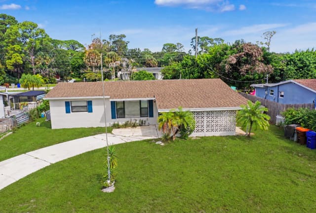 2424 1ST Place SW, Vero Beach, FL 32962