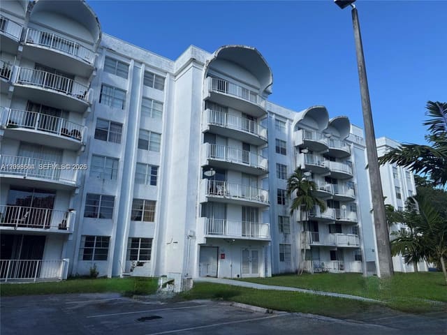 494 NW 165th St Road C-305, Miami, FL 33169
