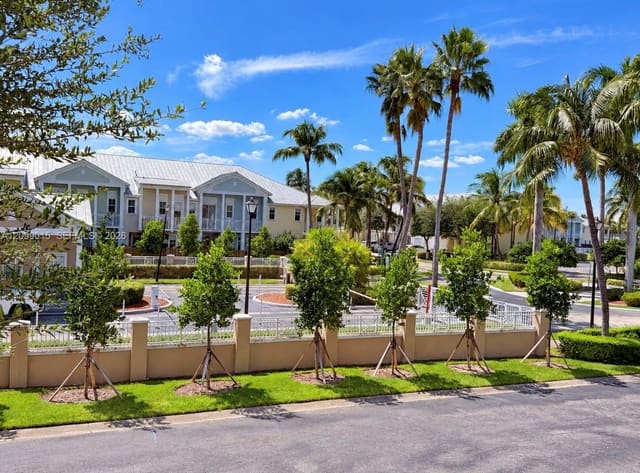 10711 NW 75th Lane, Doral, FL 33178