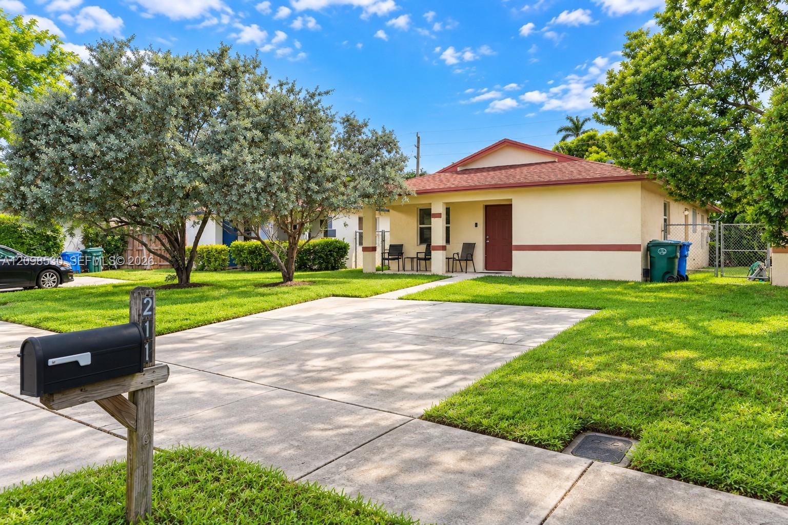 211 NE 35th Street, Oakland Park, FL 33334 photo 2