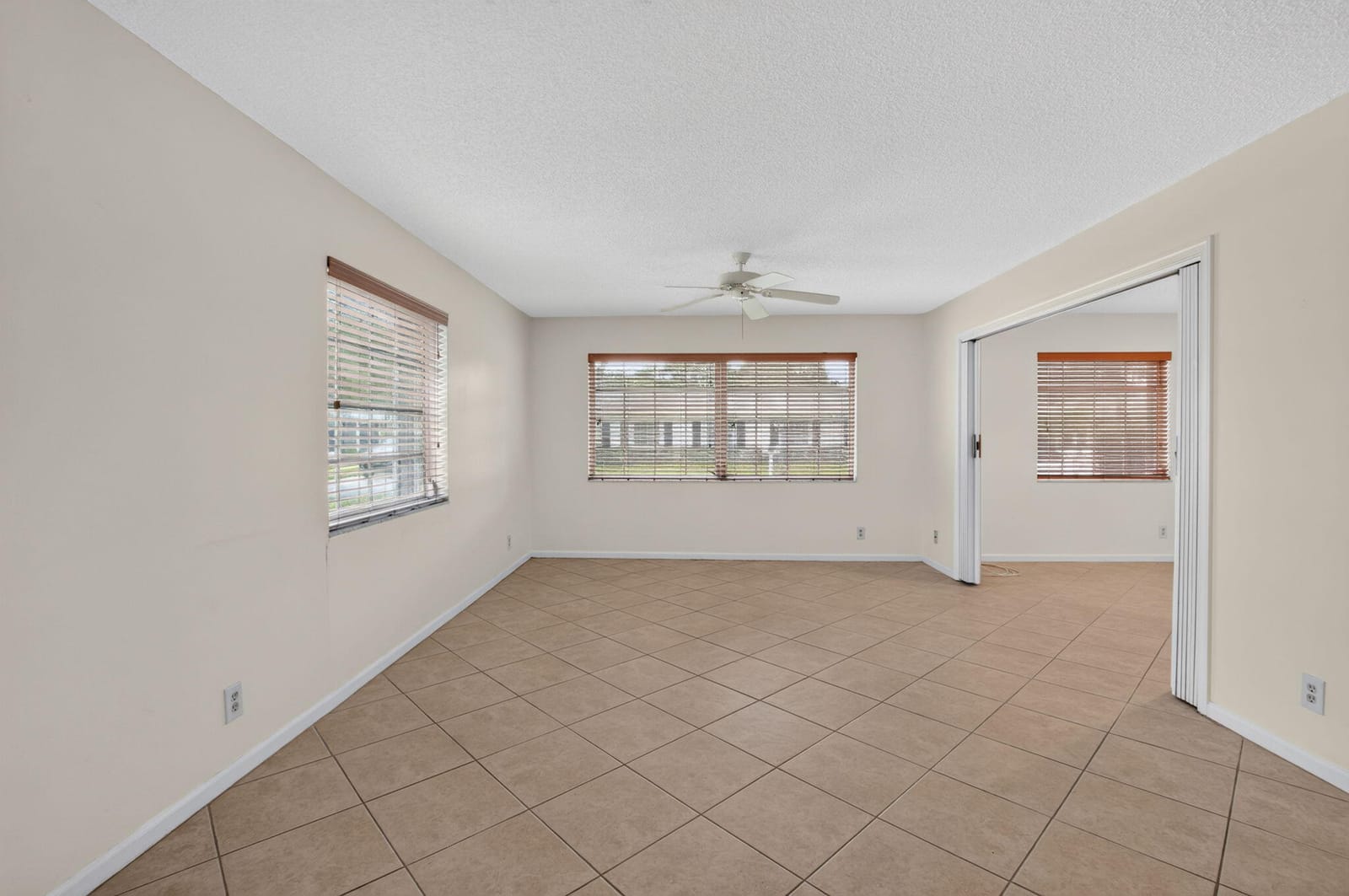 10128 S 44th Drive 370 — photo 12