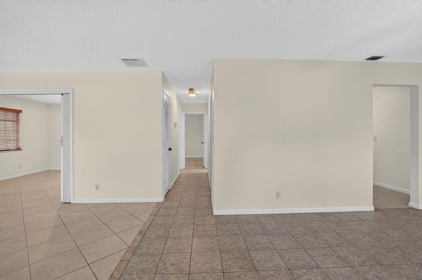 10128 S 44th Drive 370 — photo 5