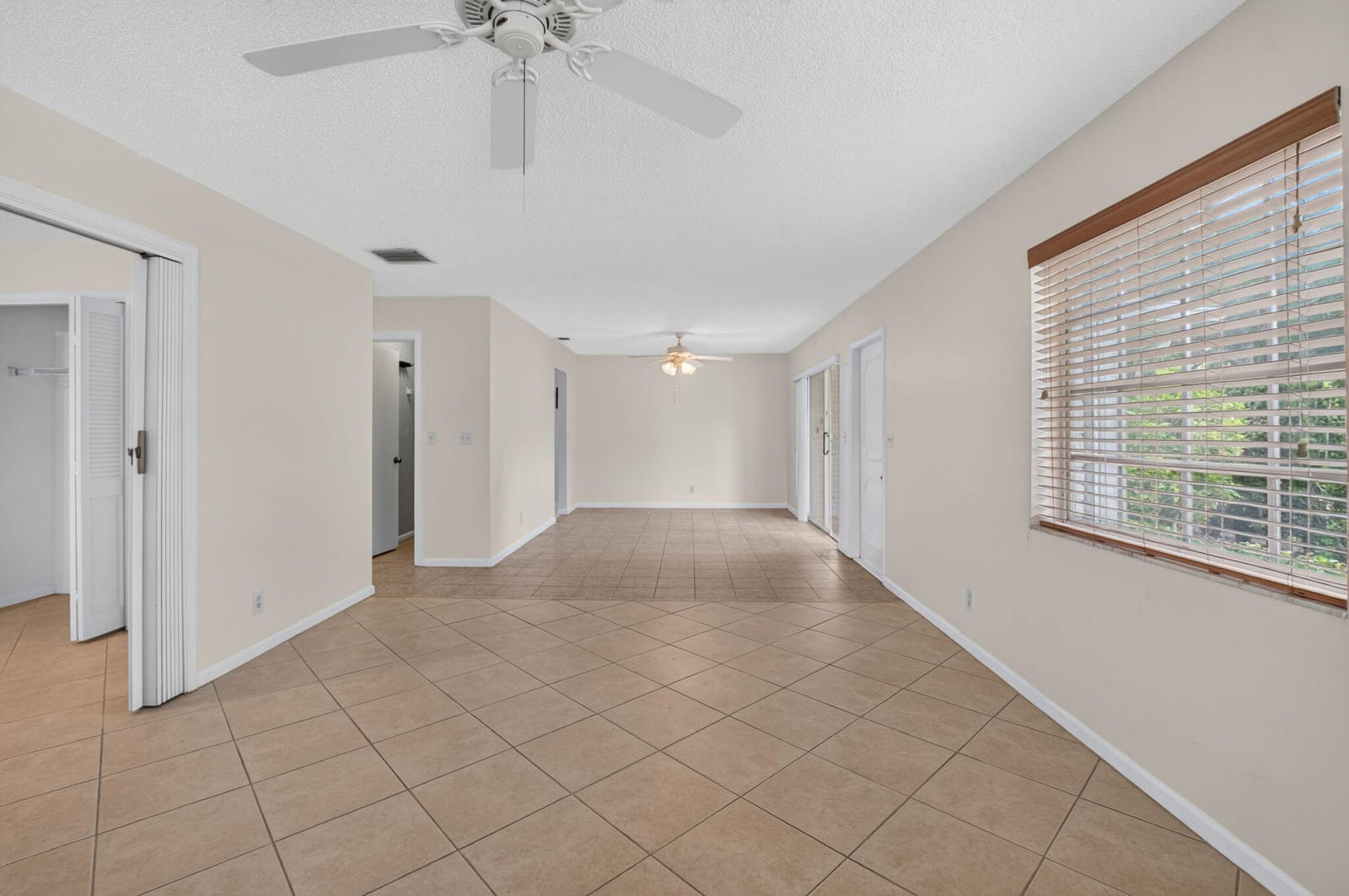 10128 S 44th Drive 370 — photo 6
