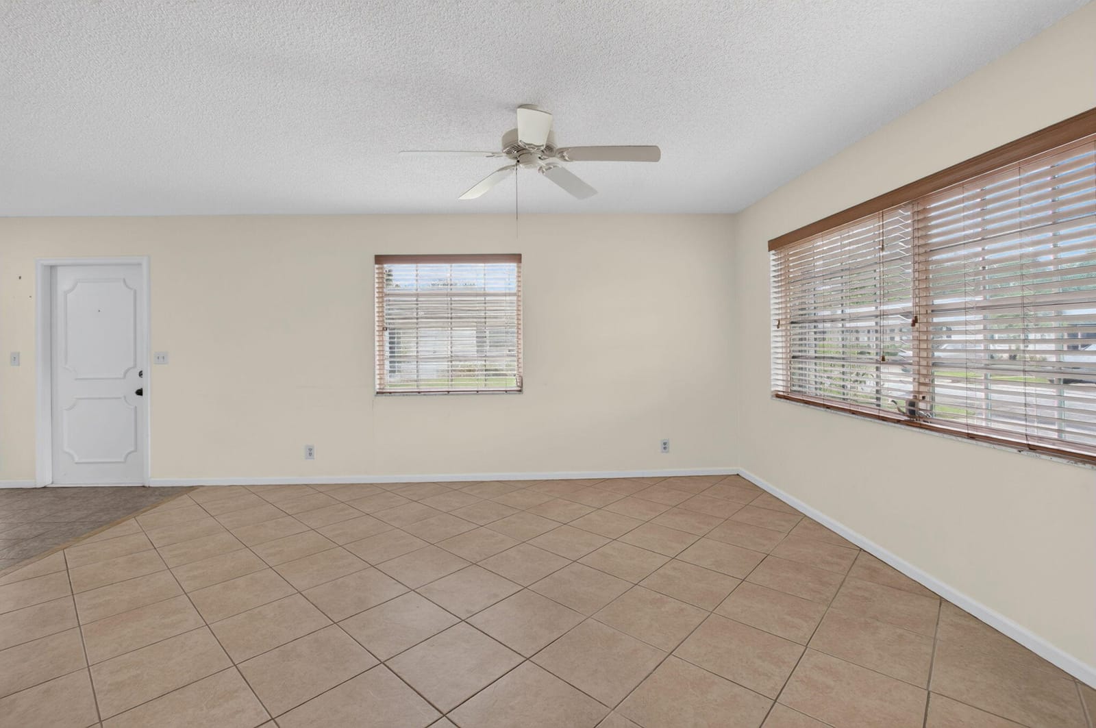 10128 S 44th Drive 370 — photo 7
