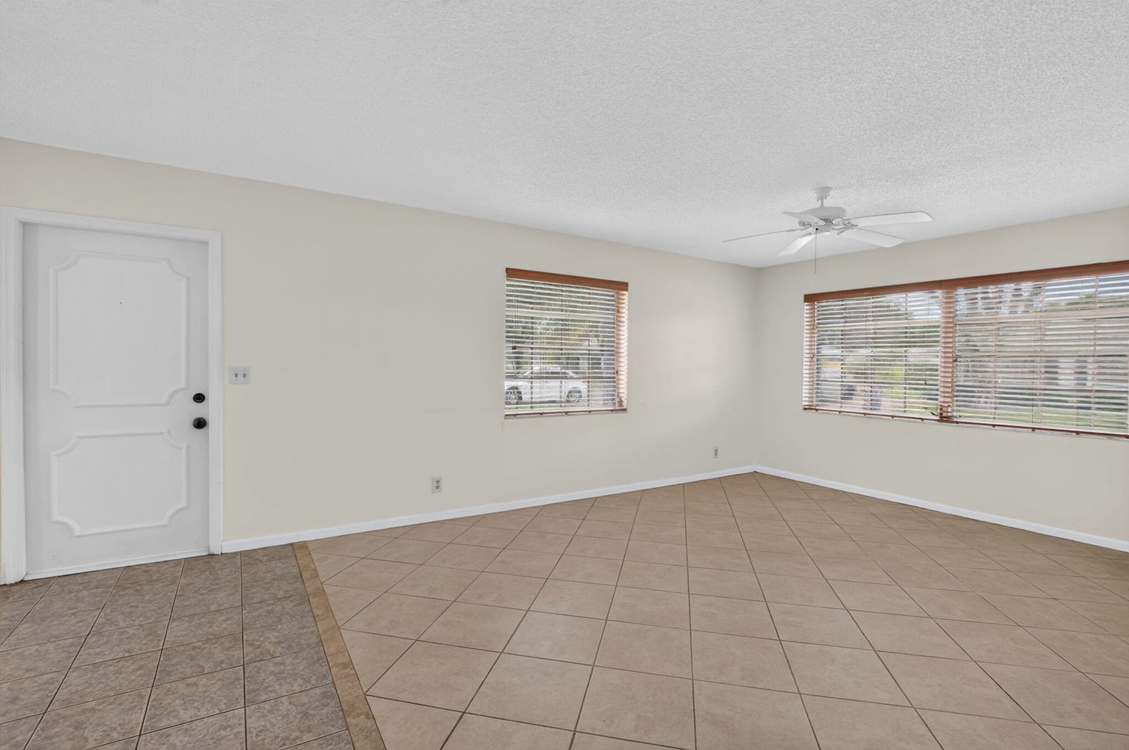 10128 S 44th Drive 370 — photo 9