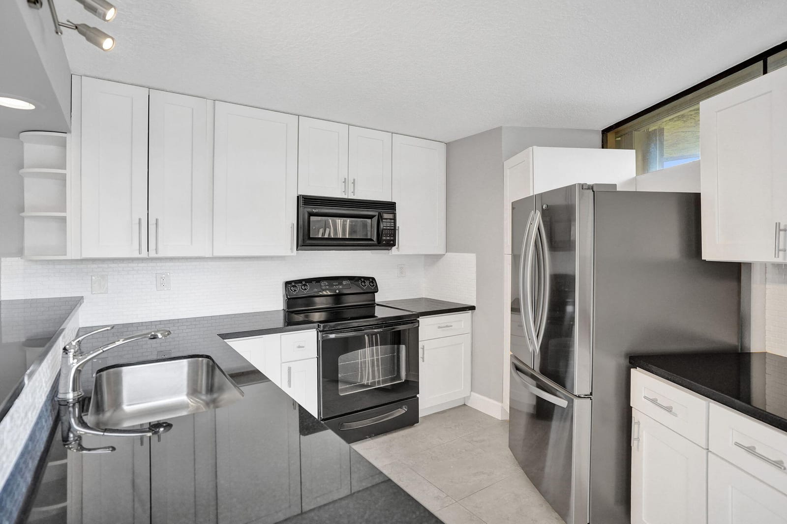 22970 OXFORD Place A — photo 4