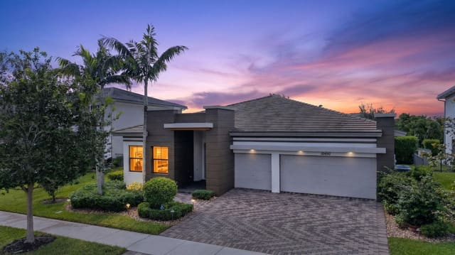 10490 S Lago Vista Circle, Parkland, FL 33076