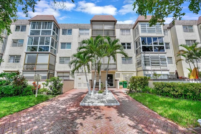 1681 NW 70th Avenue 205, Plantation, FL 33313