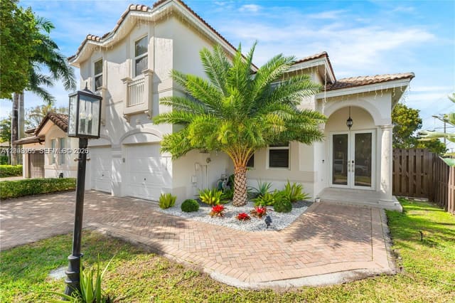 4894 NW 110th Place, Doral, FL 33178