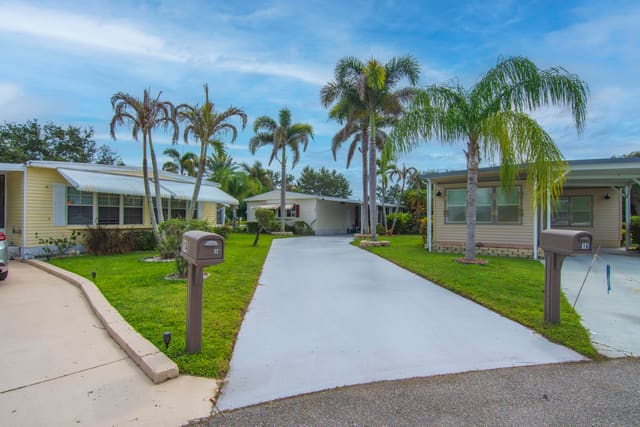 16 Santa Maria Court, Port St. Lucie, FL 34952
