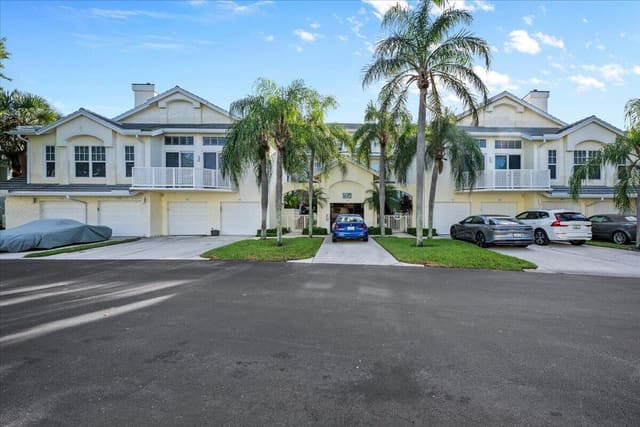 105 MAINSAIL Circle, Jupiter, FL 33477