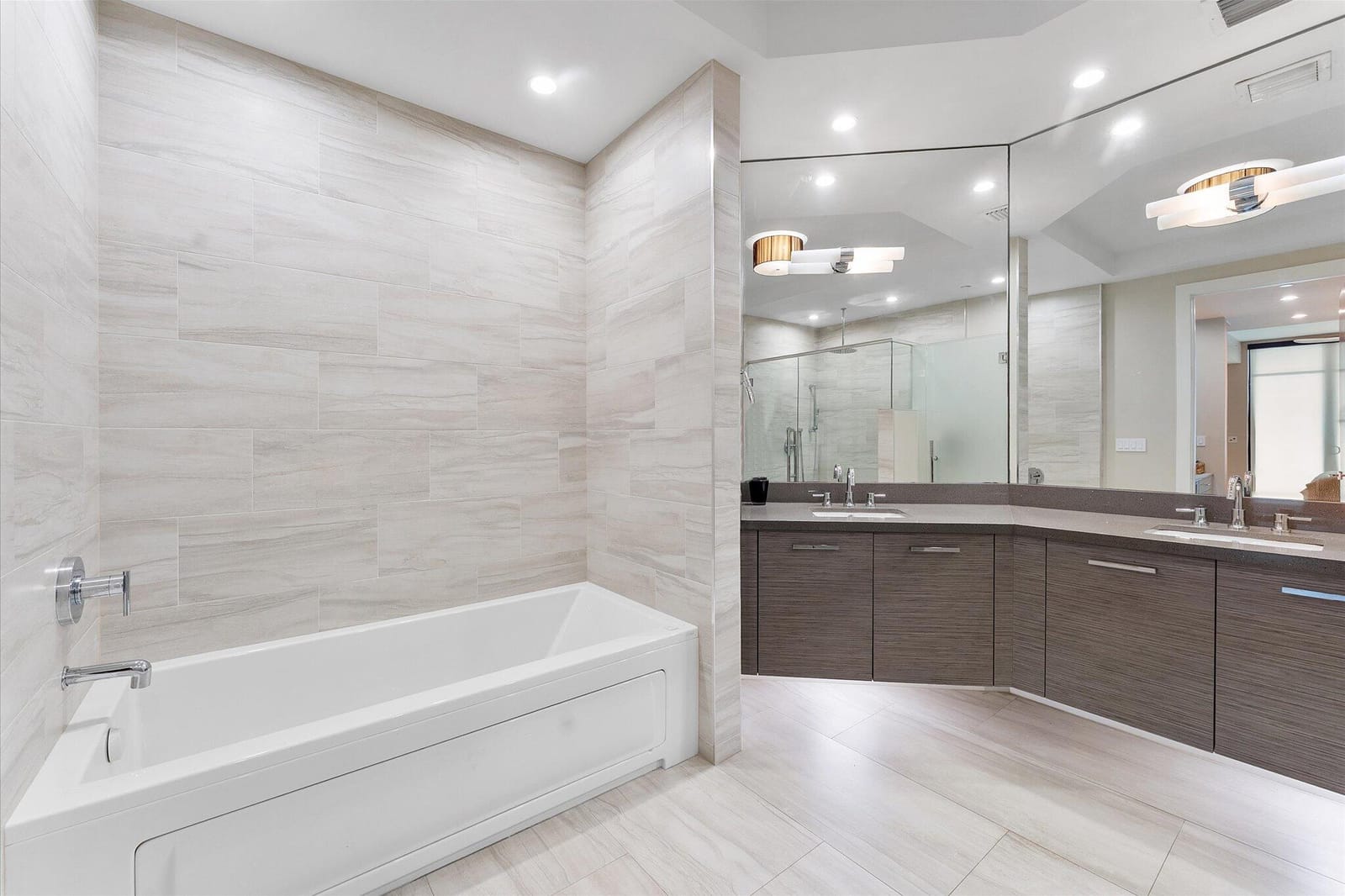 161 ISLE OF VENICE Drive 203, Fort Lauderdale, FL 33301 photo 25