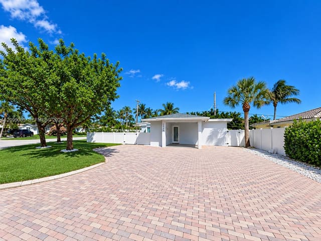 1046 SE 22nd Avenue, Pompano Beach, FL 33062