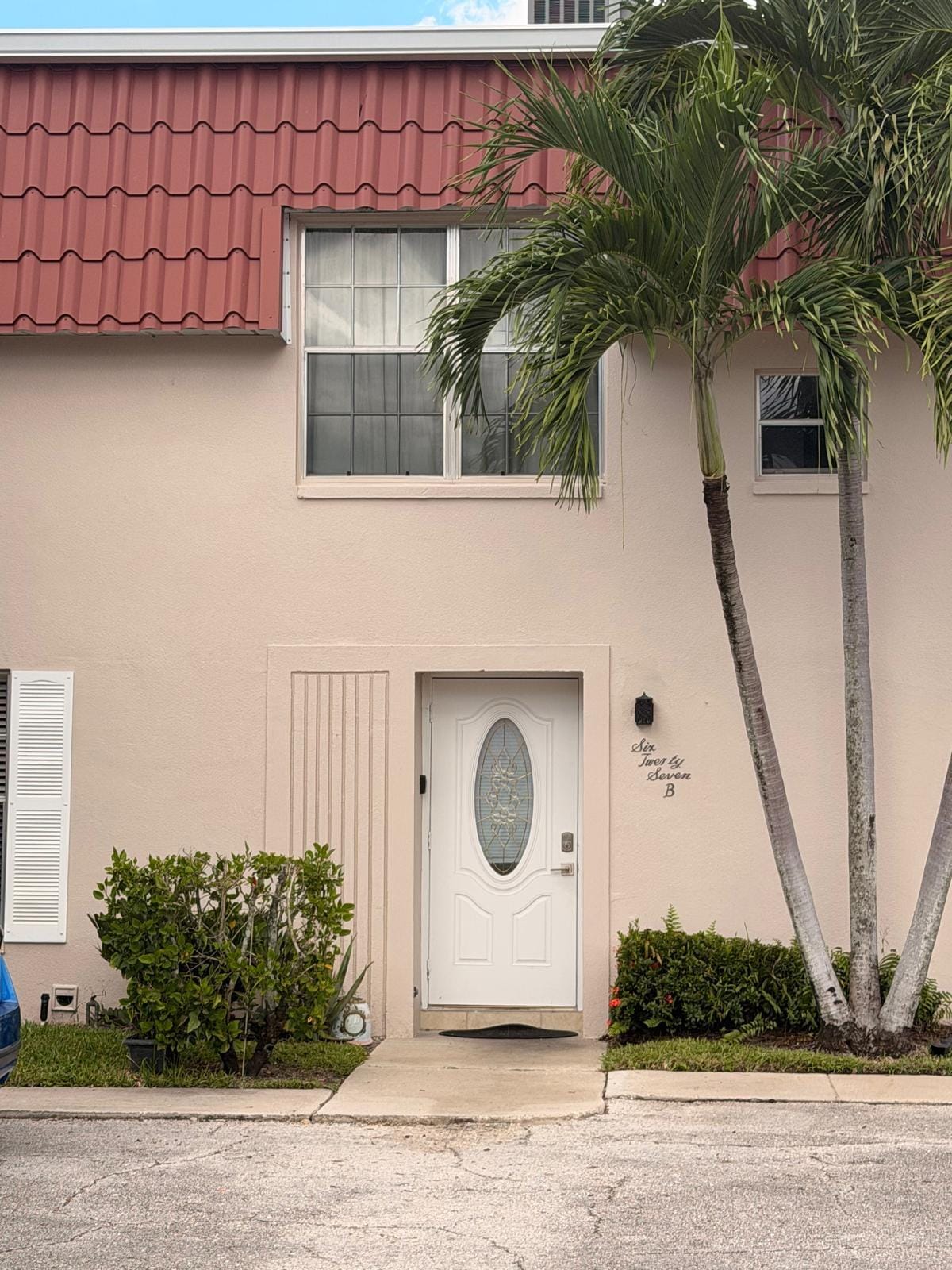 627 LACONIA Circle B — photo 1