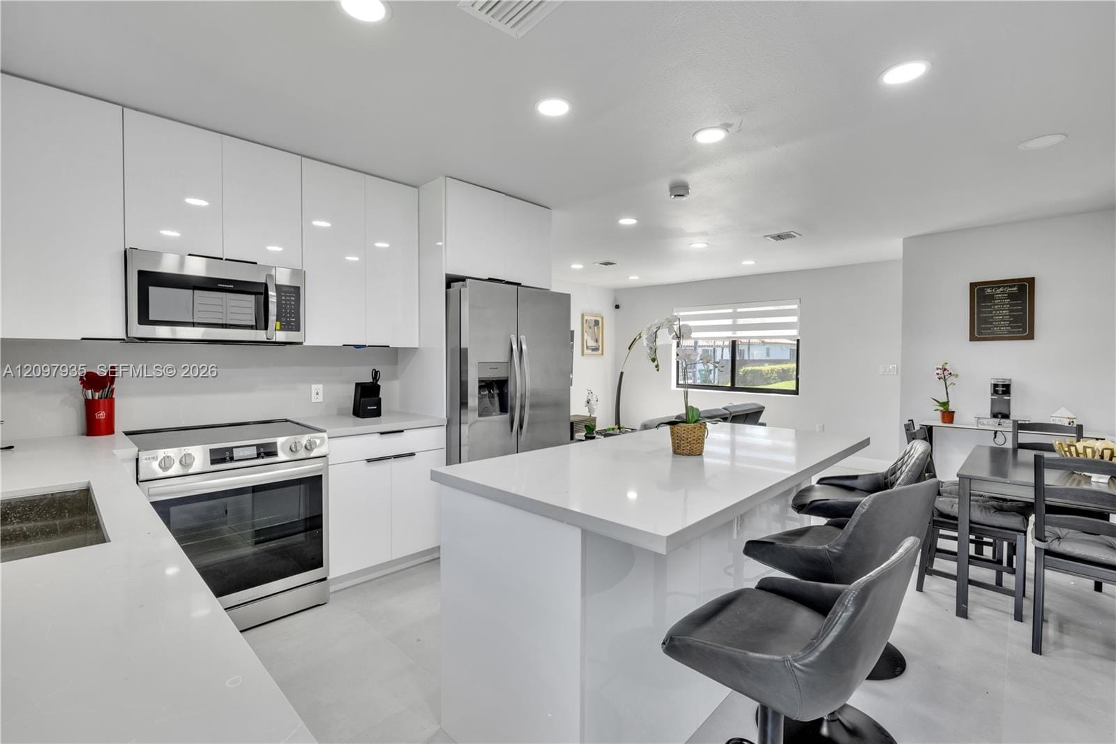6021 SW 19th Street — photo 1