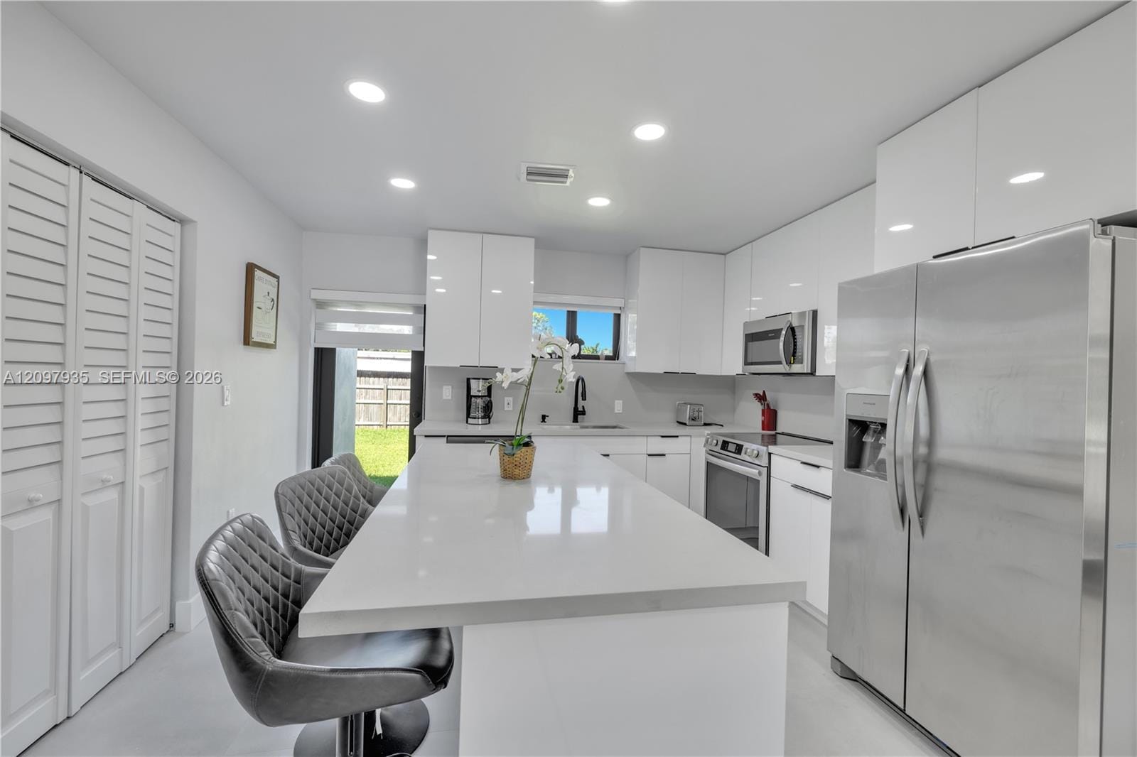 6021 SW 19th Street — photo 3