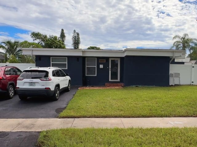 7904 NW 66th Terrace, Tamarac, FL 33321