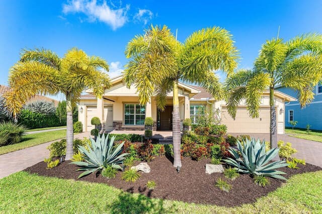 940 Hookline Circle, Loxahatchee, FL 33470