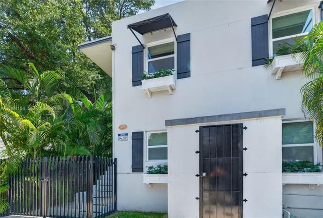 3676 Oak Avenue 1, Miami, FL 33133