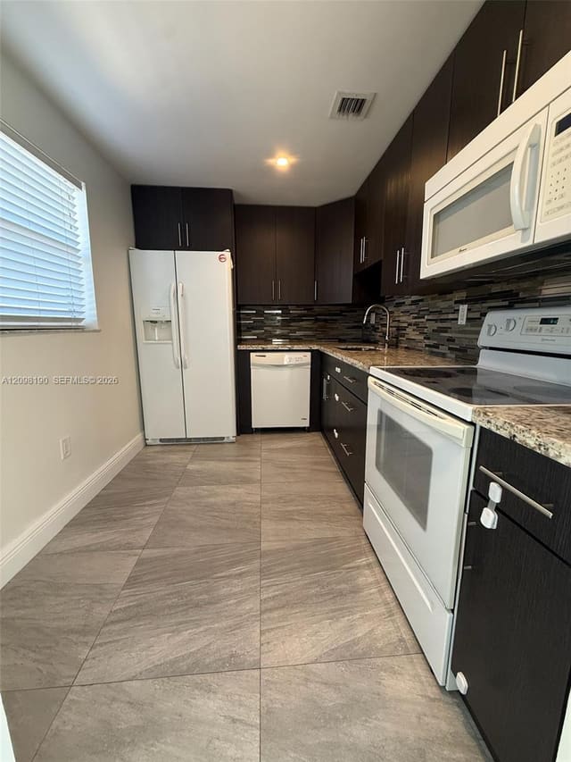 3948 NE 169th Street 305, North Miami Beach, FL 33160