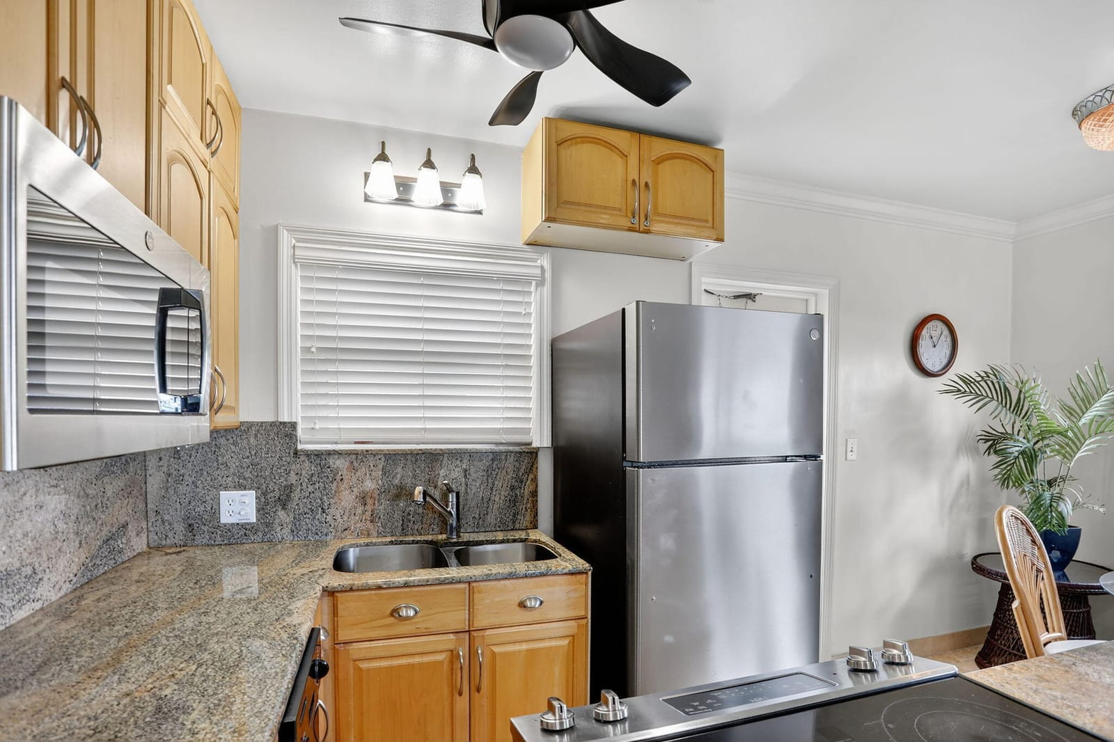 1225 HILLSBORO MILE B2 — photo 12
