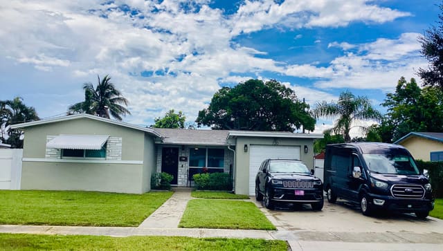 720 SW 69TH Avenue, Pembroke Pines, FL 33023
