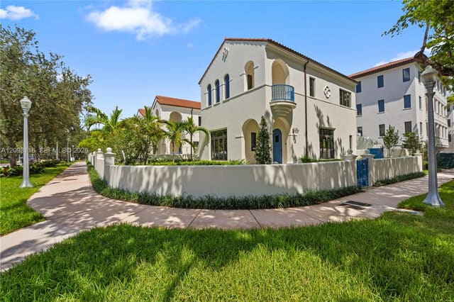 555 Santander Avenue V4, Coral Gables, FL 33134