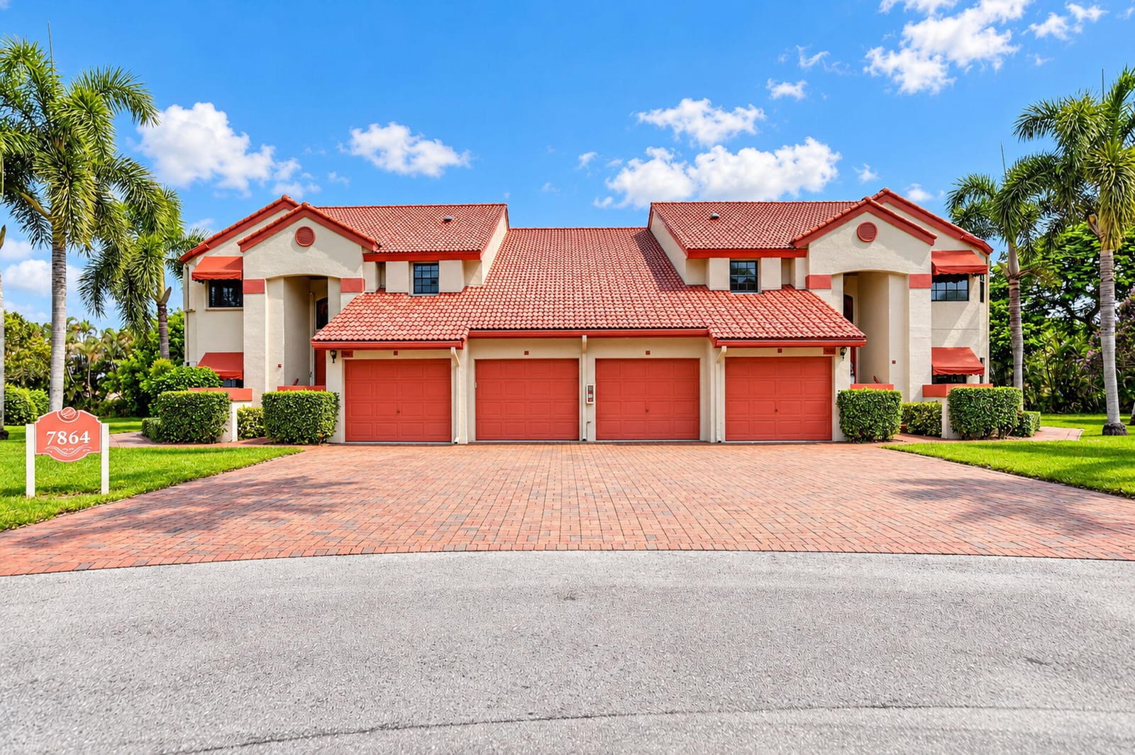 7864 LEXINGTON CLUB Boulevard D — photo 4