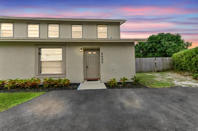 8600 Uranus Terrace, West Palm Beach, FL 33403