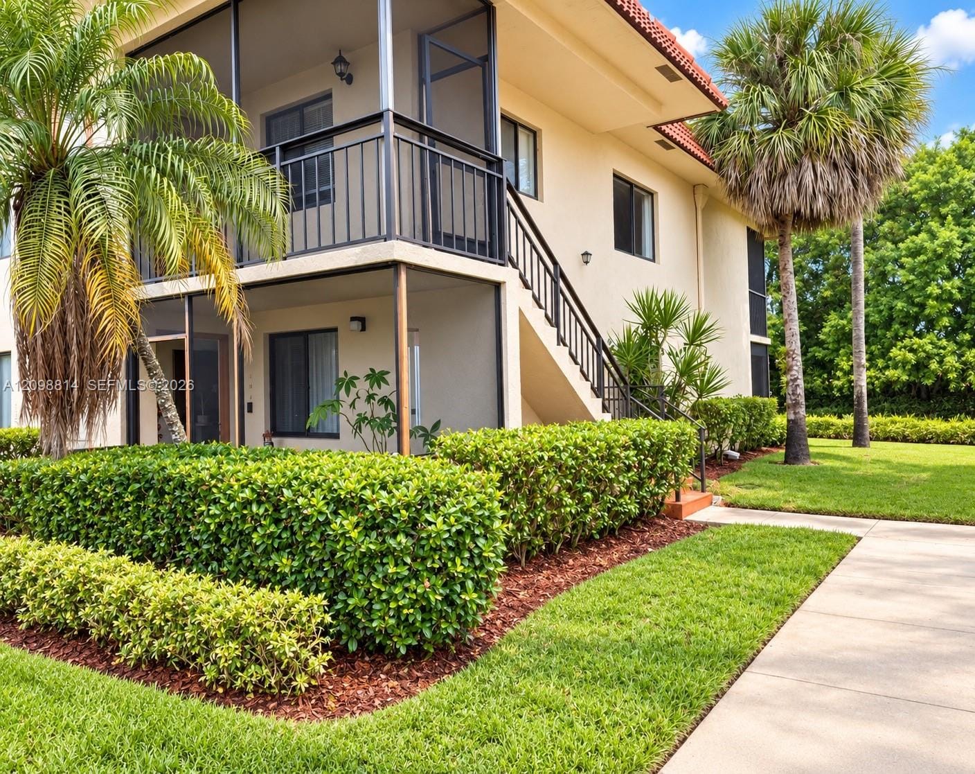 341 Lakeview Drive 104, Weston, FL 33326 photo 2