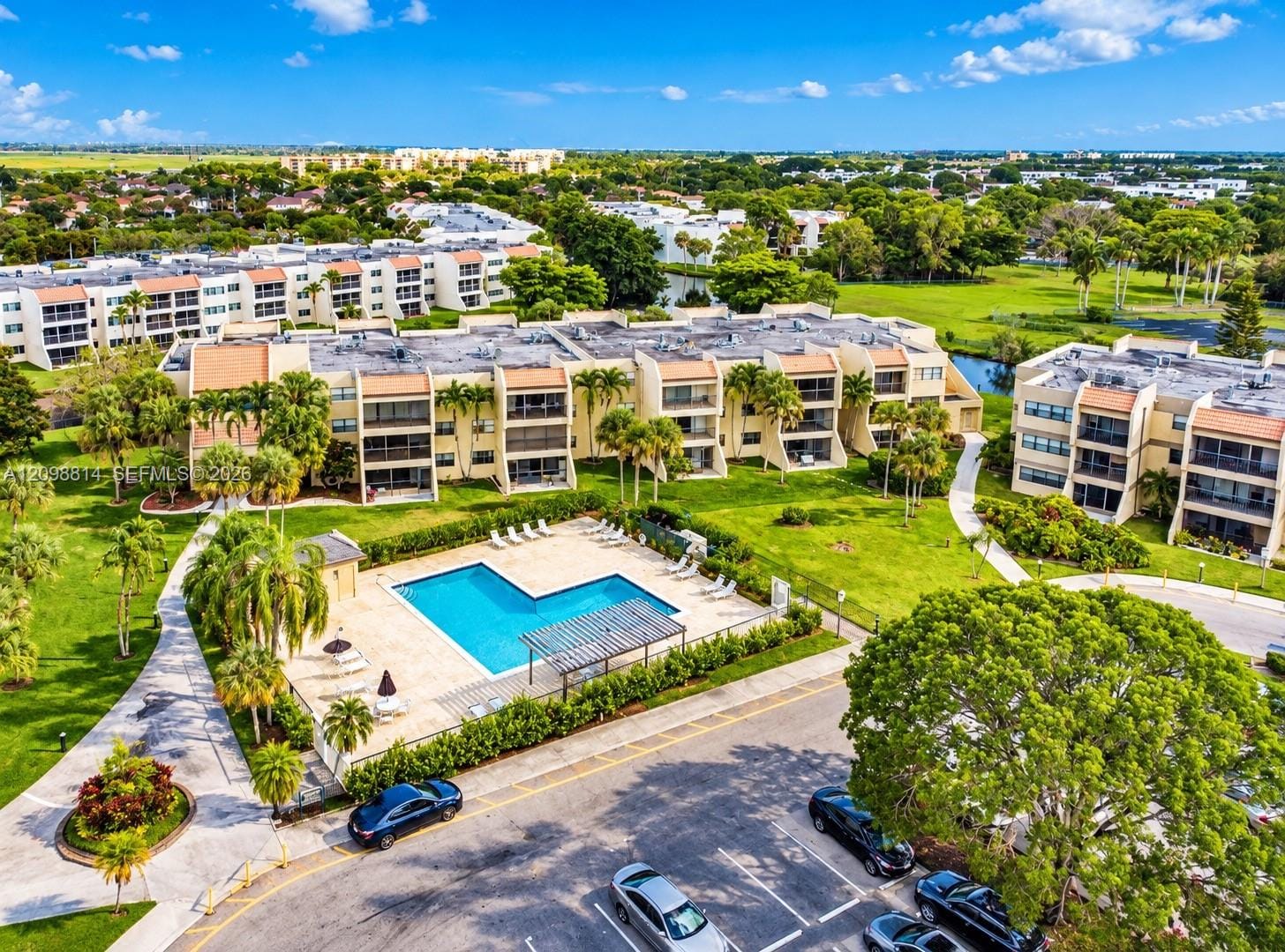 341 Lakeview Drive 104, Weston, FL 33326 photo 14