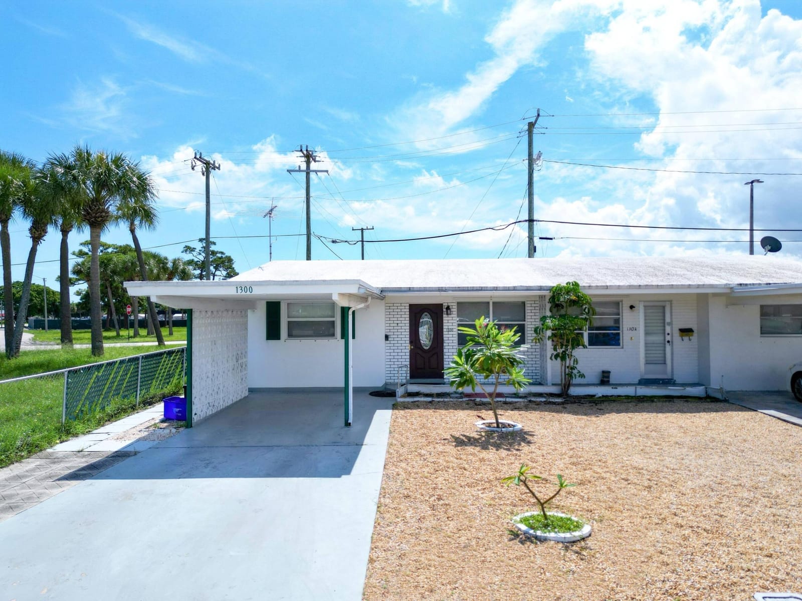 2 bedroom home for sale at 1300 Alho, Lantana, FL 33462 — $2,250