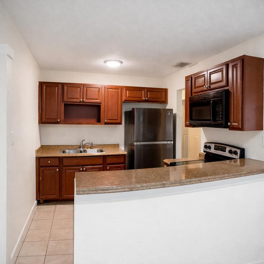 1520 W 11TH Street — photo 11