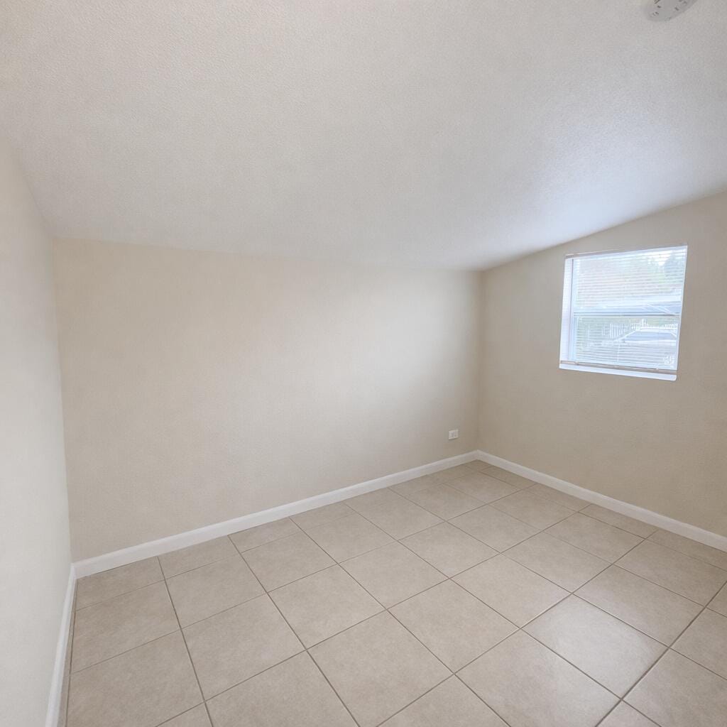 1520 W 11TH Street — photo 3
