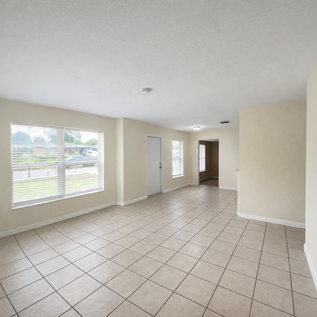 1520 W 11TH Street — photo 5