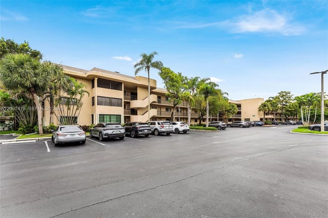 7737 NW 79th Avenue 206, Tamarac, FL 33321