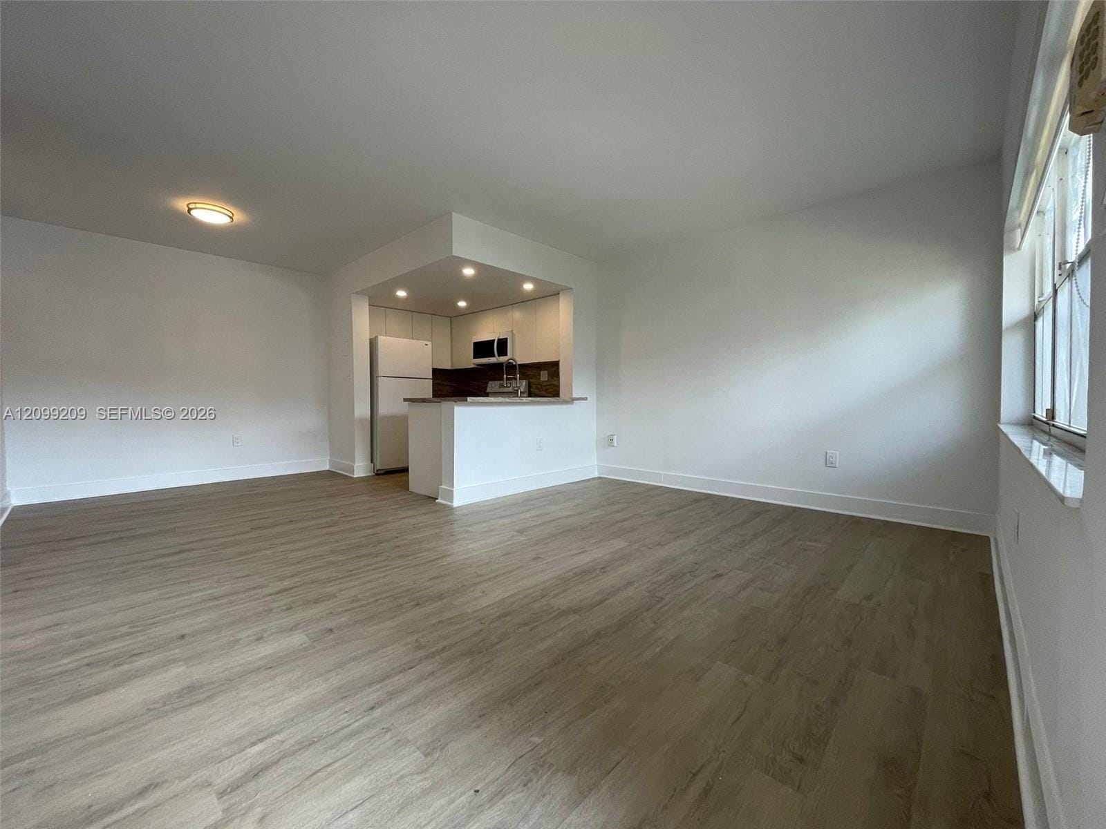 8660 NW 6th Lane 5-105, Miami, FL 33126 photo 2