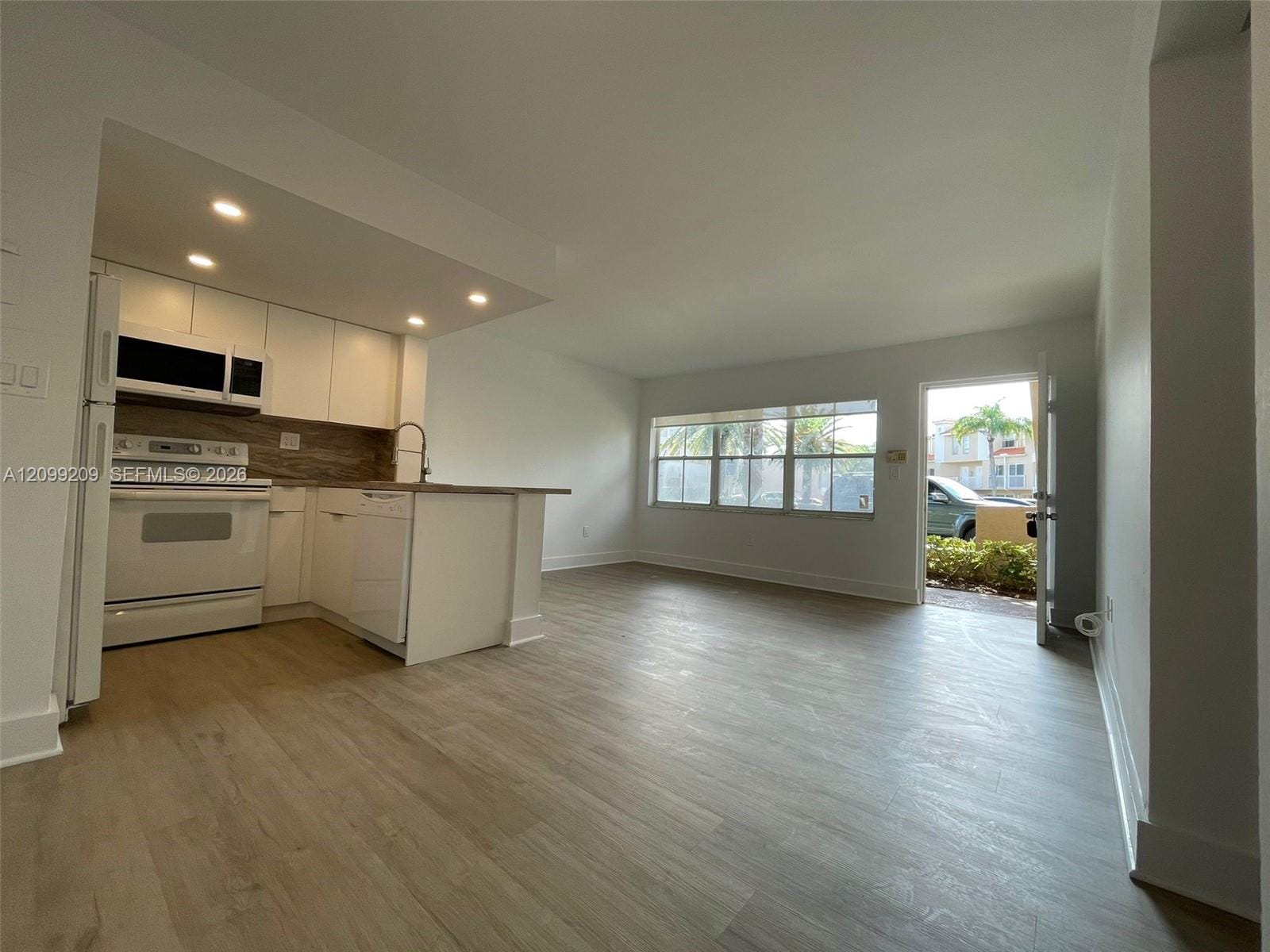8660 NW 6th Lane 5-105, Miami, FL 33126 photo 3