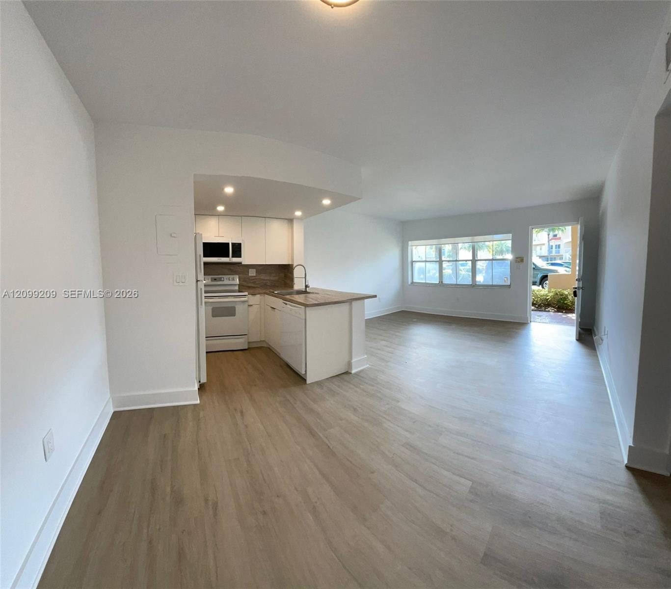 8660 NW 6th Lane 5-105, Miami, FL 33126 photo 4