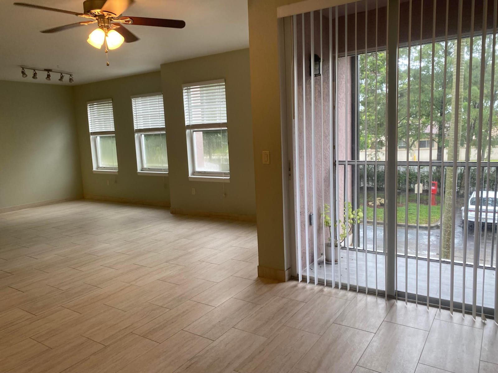 6920 W SAMPLE Road W 6920, Coral Springs, FL 33067 photo 2