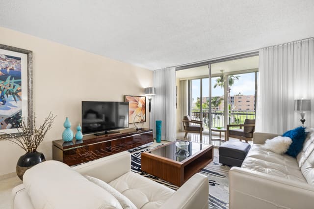 202 SE 10th Street 205, Dania Beach, FL 33004