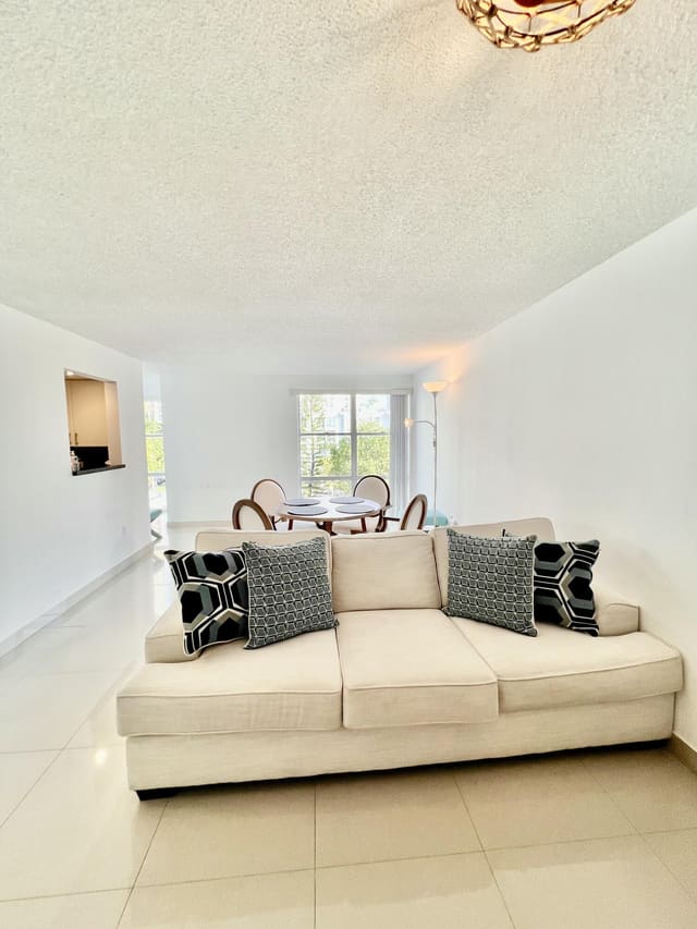 17570 ATLANTIC Boulevard 416, Sunny Isles Beach, FL 33160