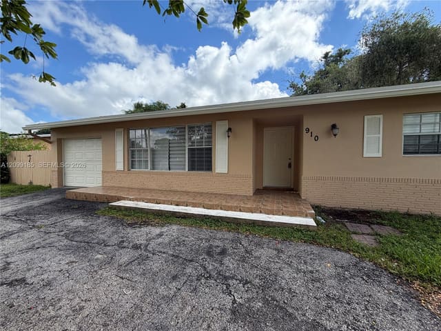 910 SW 67th Avenue 0, North Lauderdale, FL 33068