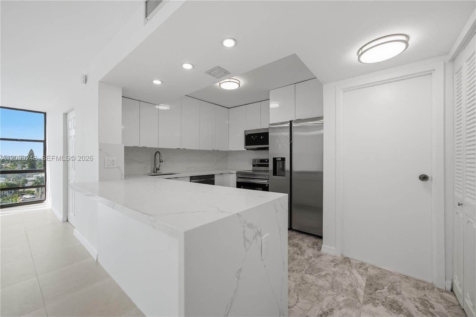 2049 S Ocean Drive 703 — photo 3