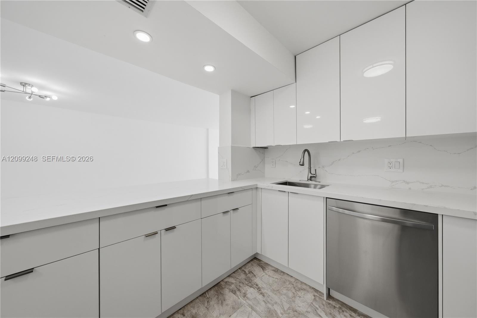 2049 S Ocean Drive 703 — photo 6